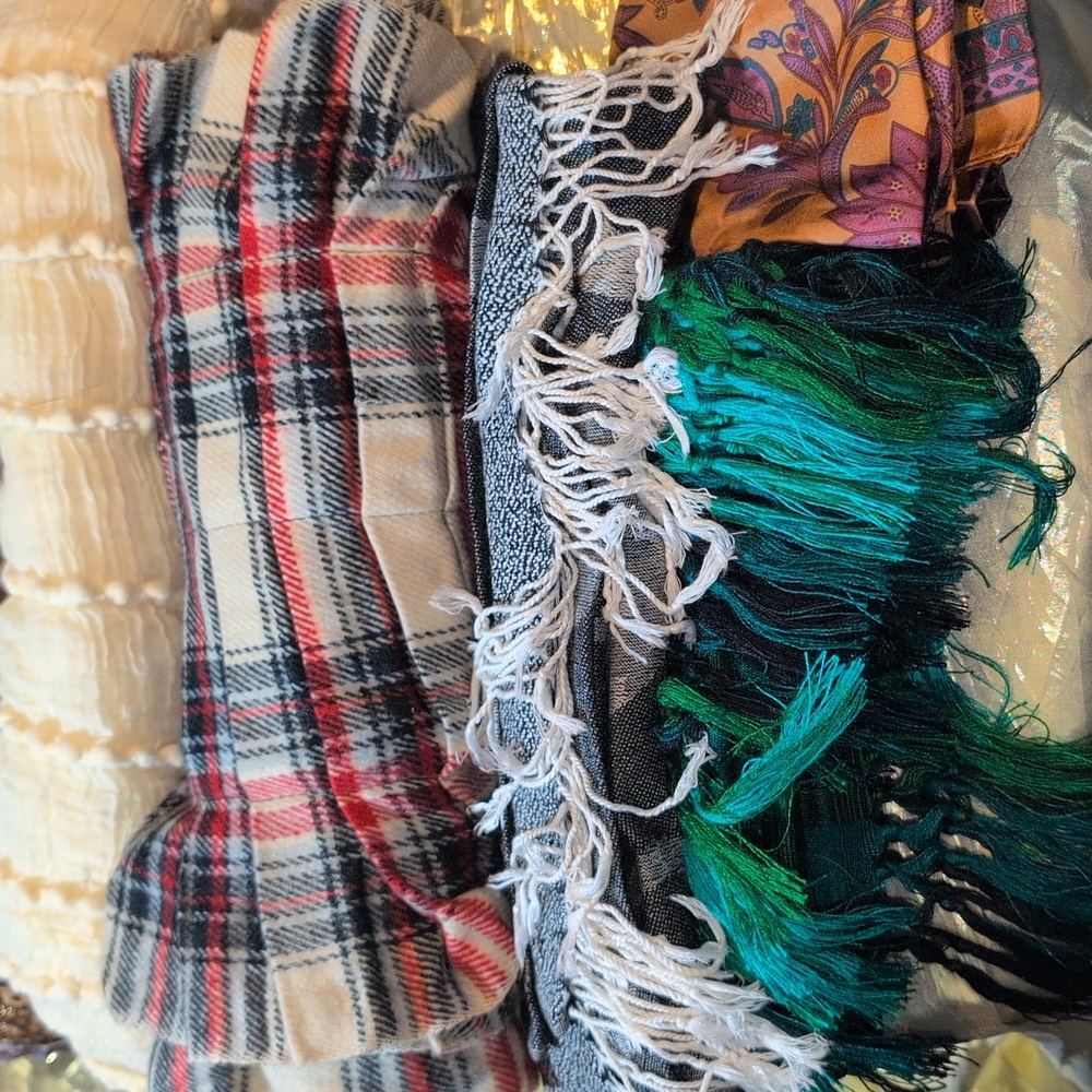 Lot Of Ten Scarves Assorted Color Sizes - Picture 3 of 5